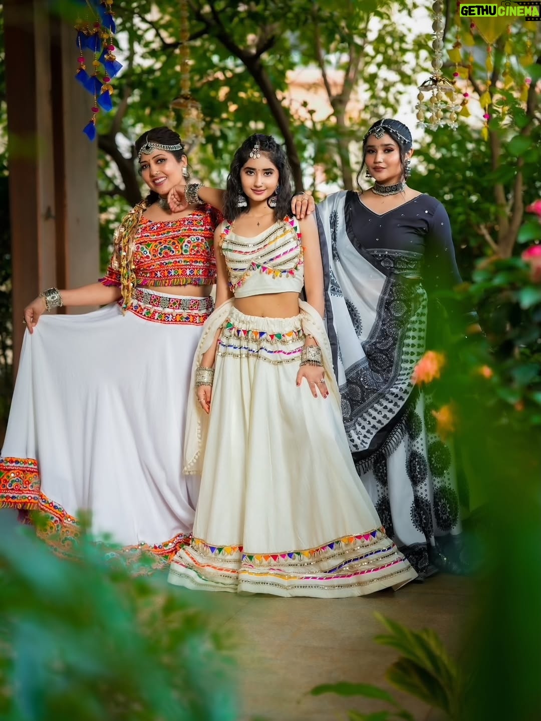 Disha Tewani - 25.2K Likes - Navratri lineup starts here → Look 1 in white 👀 stay tuned for the next 💫🤍 

#TheTewaniTrio