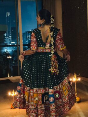 Disha Tewani Instagram - Orange for vibrance, green for grace, and diyas for endless glow🧡💚✨ 

[ Post , Instagram , Feed , FYP , Explore ]

#dishatewani #post #instagram #feed #fyp #blessed godisgreat
