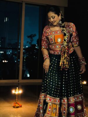 Disha Tewani Instagram - Orange for vibrance, green for grace, and diyas for endless glow🧡💚✨ 

[ Post , Instagram , Feed , FYP , Explore ]

#dishatewani #post #instagram #feed #fyp #blessed godisgreat