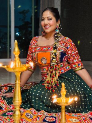 Disha Tewani Instagram - Orange for vibrance, green for grace, and diyas for endless glow🧡💚✨ 

[ Post , Instagram , Feed , FYP , Explore ]

#dishatewani #post #instagram #feed #fyp #blessed godisgreat