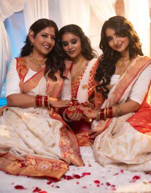 Disha Tewani Instagram - Our Navratri glow is goddess-given. ❤️✨🥰
#TheTewaniTrio