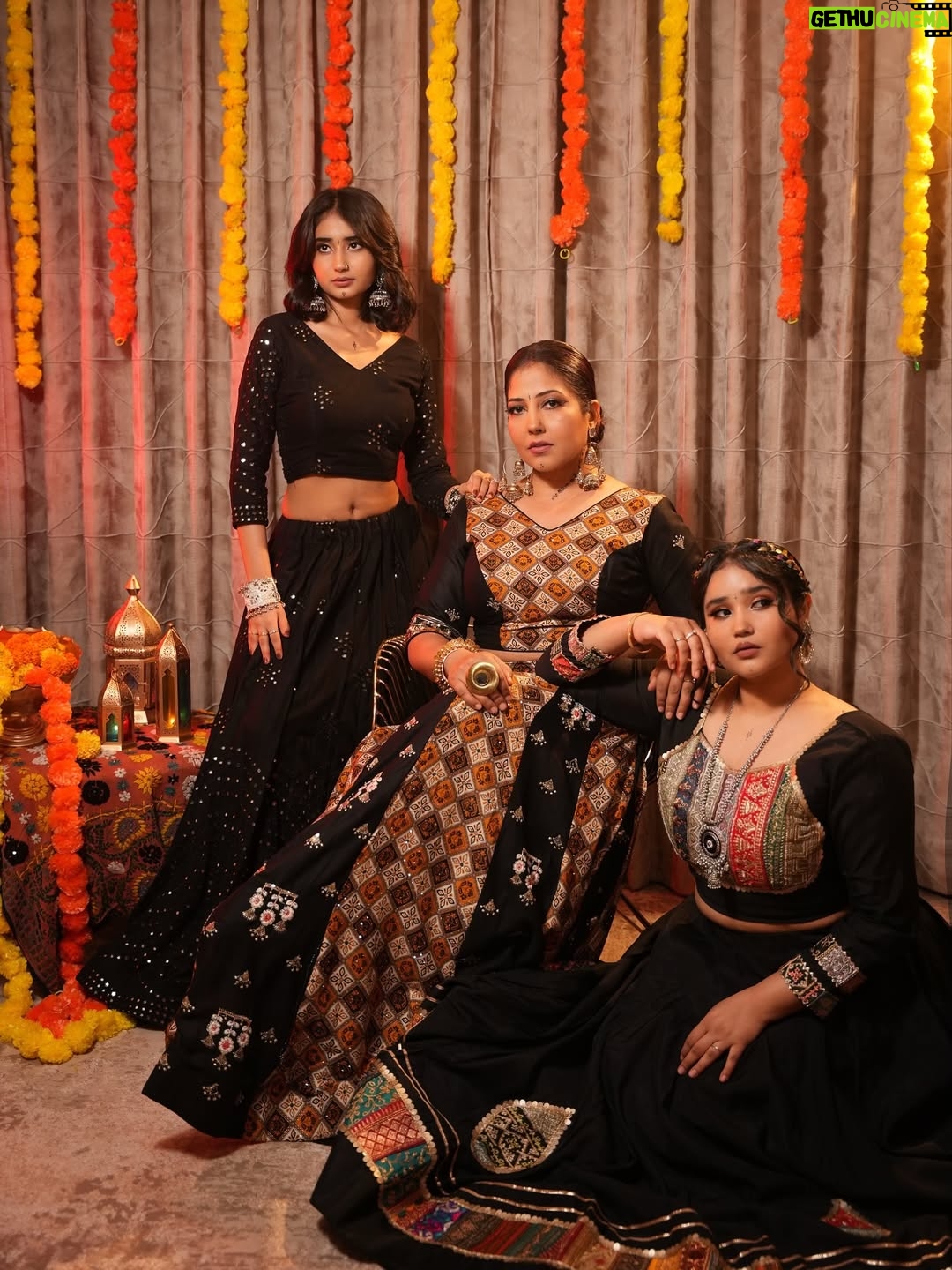 Disha Tewani - 15.2K Likes - #Navratri Look 2 🖤✨

#TheTewaniTrio