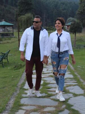 Disha Tewani Instagram - Every day with you is a blessing, but today is extra special because it’s your birthday! Love you forever. 🎉💑 @thejimmytewani ❤️😘🫶🏻🎂🥳🥳