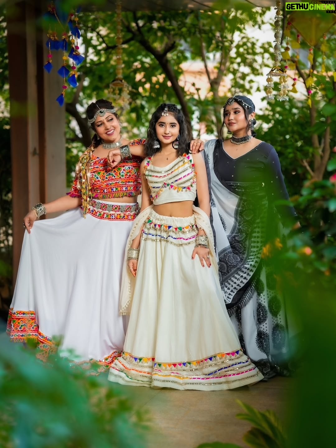 Disha Tewani - 25.2K Likes - Navratri lineup starts here → Look 1 in white 👀 stay tuned for the next 💫🤍 

#TheTewaniTrio