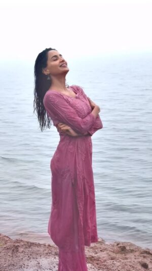 Dissha Pardeshi Instagram - In seventh heaven 💟
