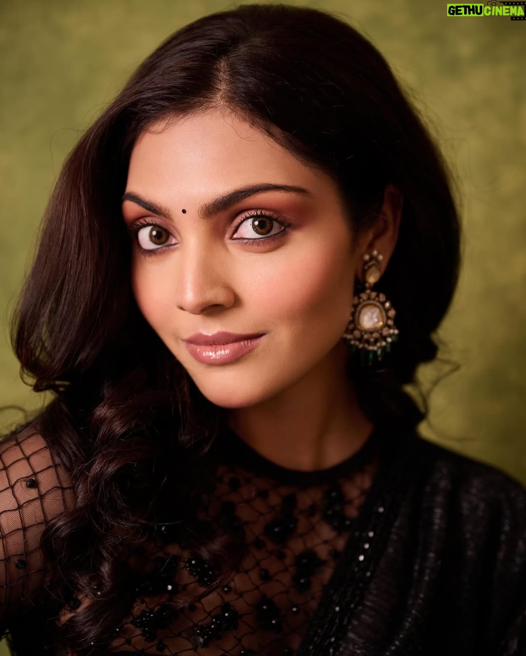 Divita Rai - 3K Likes - Fearlessly authentic ✨

Photographer: @kalyanyasaswi 
MUAH: @nandini__makeupartist 
Jewellery: @srinavdurgajewellers_ @mreatives 
Styling: @__.gunjan.__ 

@timestalent @rishubartaria @reema_rathod 

#filmfaresouth