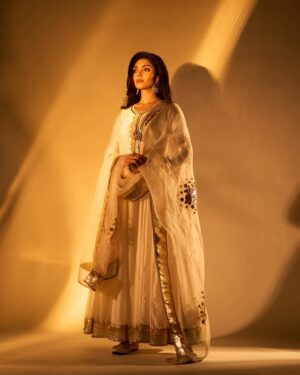 Divita Rai Instagram - #heeramandi premiere 💫
@bhansaliproductions @netflix_in
PC: @nikhilmantri_
Make up artist: Jenifer
Hair artist: @anila_hairandmakeup
Wearing: @alkaline_namyo
Jewellery: @curiocottagejewelry
@timestalent
@rishubartaria @reema_rathod @sneha.charless @niharikarohet