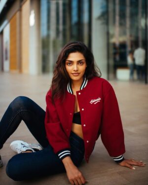 Divita Rai Instagram - Sunshine state of mind ☀️🌻
PC: @bharat_rawail
Stylist: @stylistshikhar
MUAH: @makeupbymanasichipra @pragya.gupta_muah