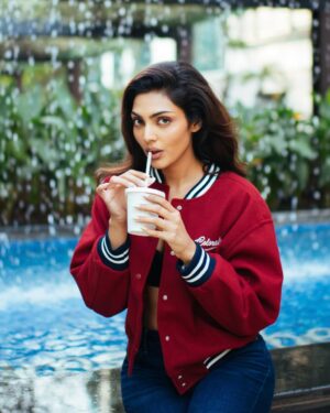 Divita Rai Instagram - Sunshine state of mind ☀️🌻
PC: @bharat_rawail
Stylist: @stylistshikhar
MUAH: @makeupbymanasichipra @pragya.gupta_muah