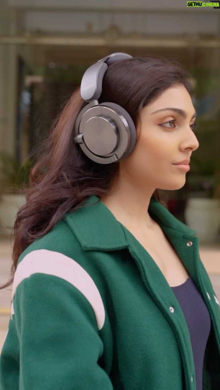 Divita Rai - 2.9K Likes - Cut the noise and stay on-trac 🖤🎶 #dysonontrac #dysonindia #gifted 

@timestalent @rishubartaria @sneha.charless