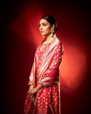 Divita Rai Instagram - In life’s rhythm, find hope’s melody 🎶
For Ganesh Chaturthi! 🙏🏼♥️
Wearing @alkaline_namyo
Clicked by @nikhillmanttri