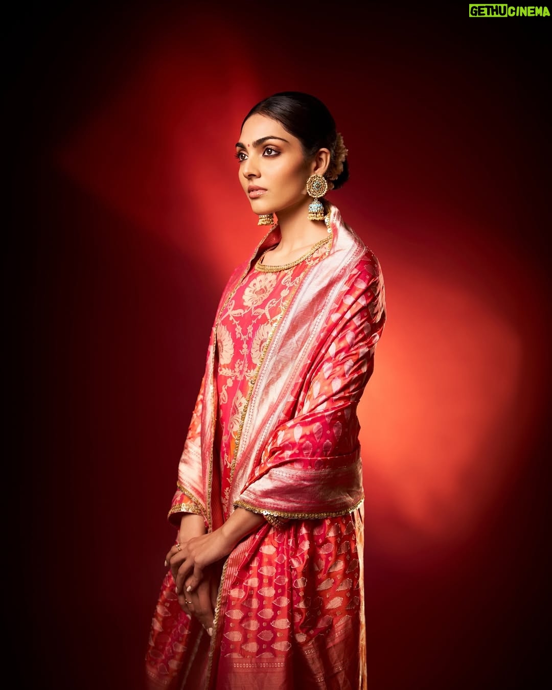 Divita Rai - 2.5K Likes - In life’s rhythm, find hope’s melody 🎶
For Ganesh Chaturthi! 🙏🏼♥️
Wearing @alkaline_namyo 
Clicked by @nikhillmanttri