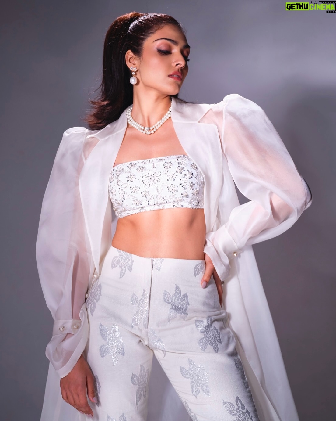 Divita Rai - 1.3K Likes - Crystal-dusted. Crown-ready.
When elegance walks in with an attitude.

Shop this look on our website www.duchesskumari.com 

#DuchessKumari #OwnYourCrown #PowerDressing