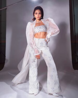 Divita Rai Instagram - Crystal-dusted. Crown-ready.
When elegance walks in with an attitude.
Shop this look on our website www.duchesskumari.com
#DuchessKumari #OwnYourCrown #PowerDressing
