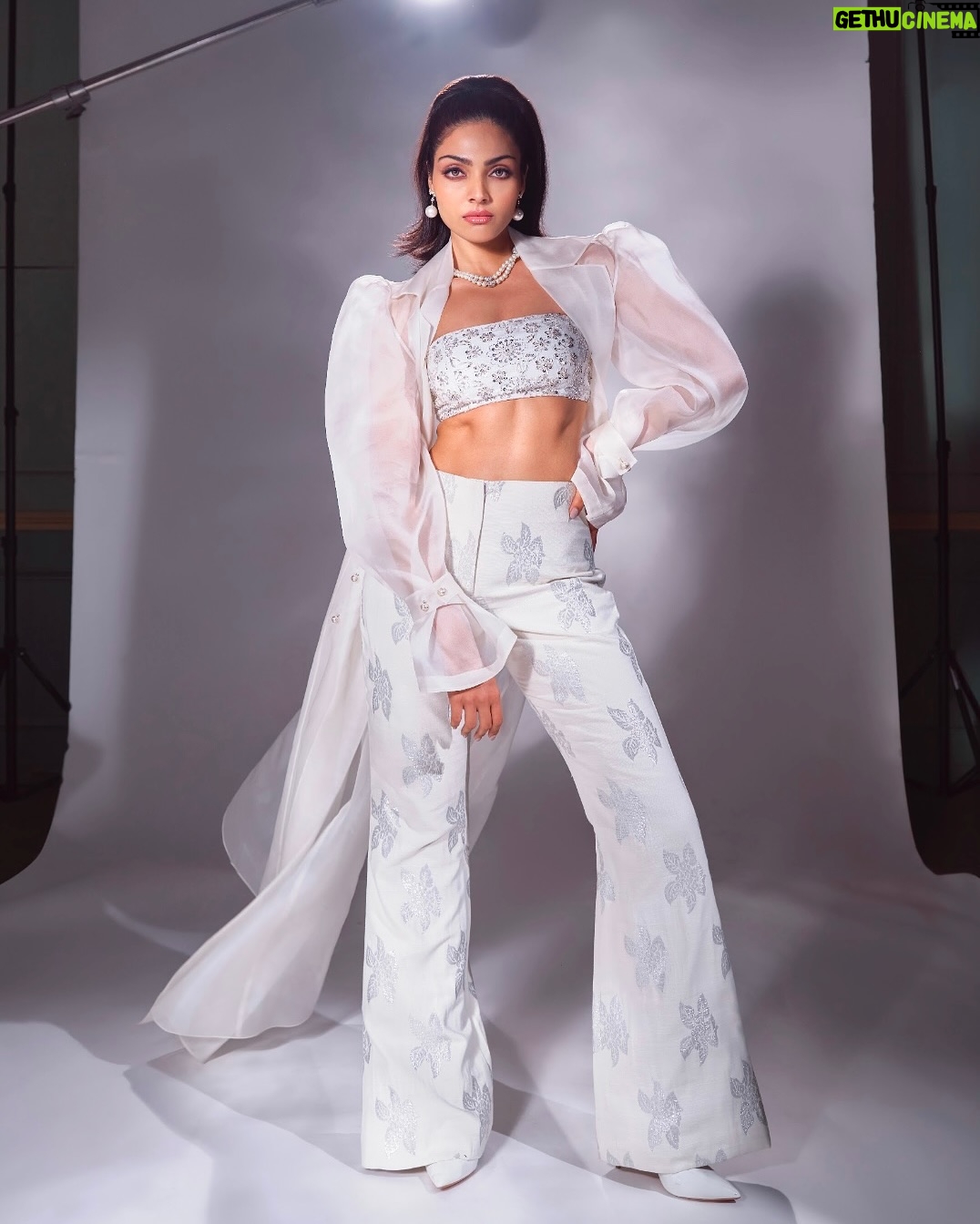 Divita Rai - 1.3K Likes - Crystal-dusted. Crown-ready.
When elegance walks in with an attitude.

Shop this look on our website www.duchesskumari.com 

#DuchessKumari #OwnYourCrown #PowerDressing