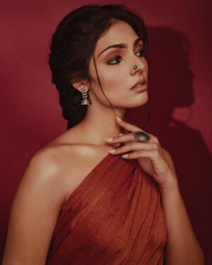 Divita Rai Instagram - ಗುಲಾಬಿ ಶಕ್ತಿ 🌹
PC: @puchi.photography
Stylist: @__.gunjan.__
MUAH: @pixelperfectmakeup_visali