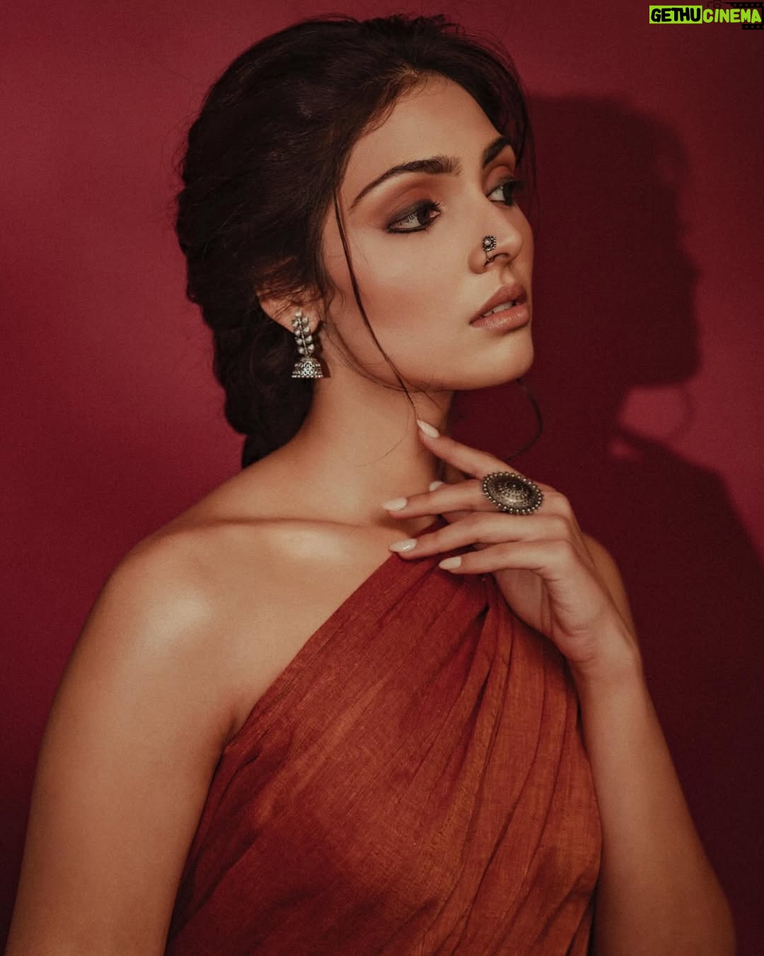 Divita Rai - 6K Likes - ಗುಲಾಬಿ ಶಕ್ತಿ 🌹

PC: @puchi.photography 
Stylist: @__.gunjan.__ 
MUAH: @pixelperfectmakeup_visali