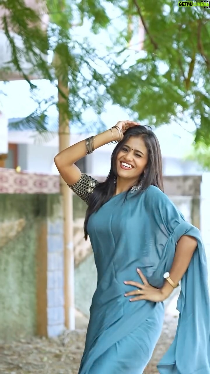 Divya Dharshini - 22.3K Likes - Maaya Jaalakaaariiiii 
What a songggggg 🙈………. 
.
@thinkmusicmalayalam 🖤
.
#Jaalakaari #Balti #shanenigam #SaiAbhyankkar #kerala #tradional #saree