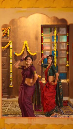 Divya Dharshini Instagram - Ippudu choodu …❤️🔥😉
Mua /: @shrusti_makeover
🎥/: @_deepan_15_09
#reels #reelsinstagram #viral #explorepage #explore #saree #reelkarofeelkaro #dance #priyadurai_saami #divya #chandramukhi #rajini #style #folkdance