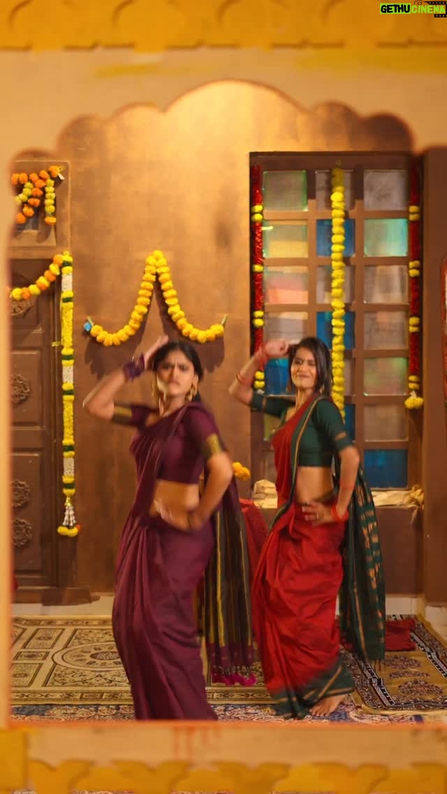 Divya Dharshini - 80.6K Likes - Ippudu choodu …❤️‍🔥😉

Mua /: @shrusti_makeover 
🎥/: @_deepan_15_09 

#reels #reelsinstagram #viral #explorepage #explore #saree #reelkarofeelkaro #dance #priyadurai_saami #divya #chandramukhi #rajini #style #folkdance