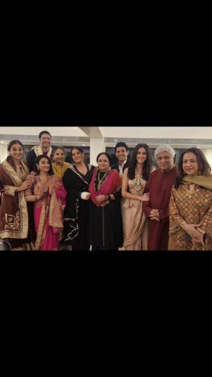 Divya Dutta Instagram - And diwali is not complete without visiting them..
Apne se log..dil ke behad qareeb..sukoon sa lekar aagayi ghar wapas..thankyou @azmishabana18 ..bahut sunder shaam..aur aap.kitne lpyaare lag rahe the!!!