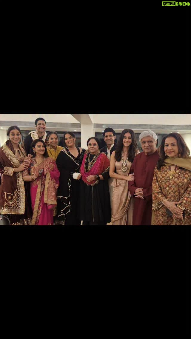 Divya Dutta - 2.9K Likes - And diwali is not complete without visiting them..
Apne se log..dil ke behad qareeb..sukoon sa lekar aagayi ghar wapas..thankyou @azmishabana18 ..bahut sunder shaam..aur aap.kitne lpyaare lag rahe the!!!