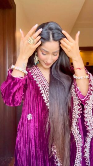 Divya Nagar Chaudhary Instagram - 🫶🏼
.
.
.
.
#weddingphotography #wedding #shadi #lehnga
#fyp #fypage #trendingreels #trendingsongs #indian #indianlook #barbie #barbietrend #fashion #fashionstyle #fashionblogger #fashionista #dresses #dress #pink #suits @myntrafashionsuperstar @myntrabeauty @myntra @amazonfashionin #christmas #christmasdecor #dress #hairstylist #hair #indian hairstyles #hairtutorial