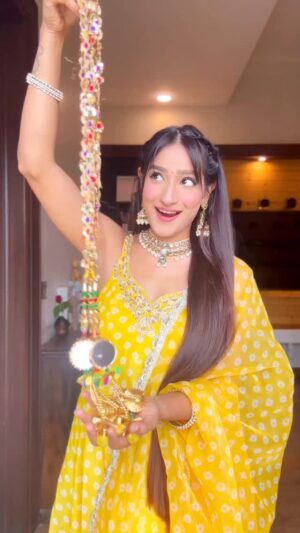 Divya Nagar Chaudhary Instagram - Someone Requested for a Parandi Hairstyle ✨
.
.
.
.
.
.
#weddingphotography #wedding #shadi #lehnga
#fyp #fypage #trendingreels #trendingsongs #indian #indianlook #barbie #barbietrend #fashion #fashionstyle #fashionblogger #fashionista #dresses #dress #pink #suits @myntrafashionsuperstar @myntrabeauty @myntra @amazonfashionin #christmas #christmasdecor #dress #hairstylist #hair #indian hairstyles #hairtutorial