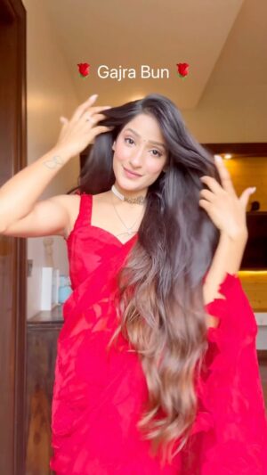 Divya Nagar Chaudhary Instagram - Look 27th 🌹 of the "30days-30festiveLooks"
Please leave a "Link" Comment for gajra and flower link 🔗
.
.
.
.
.
.
.
#weddingphotography #wedding #shadi #lehnga
#fyp #fypage #trendingreels #trendingsongs #indian #indianlook #barbie #barbietrend #fashion #fashionstyle #fashionblogger #fashionista #dresses #dress #pink #suits @myntrafashionsuperstar @myntrabeauty @myntra @amazonfashionin #christmas #christmasdecor #dress #hairstylist #hair #indian hairstyles #hairtutorial