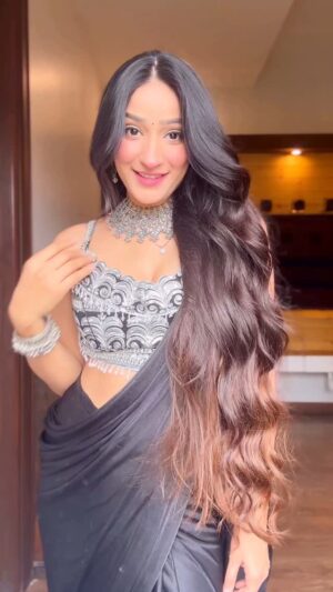 Divya Nagar Chaudhary Instagram - Comment "Link" for the Accessories ✨
Hurry! The Great Summer Sale ends on 8th May — grab 50% to 80% off on all products!
#AmazonFashion #GetstyledwithAmazon #AmazonFinds #AmazonStyle #Ad#collab#AmazonGreatSummerSale #GreatSummerSale
@amazonfashionin