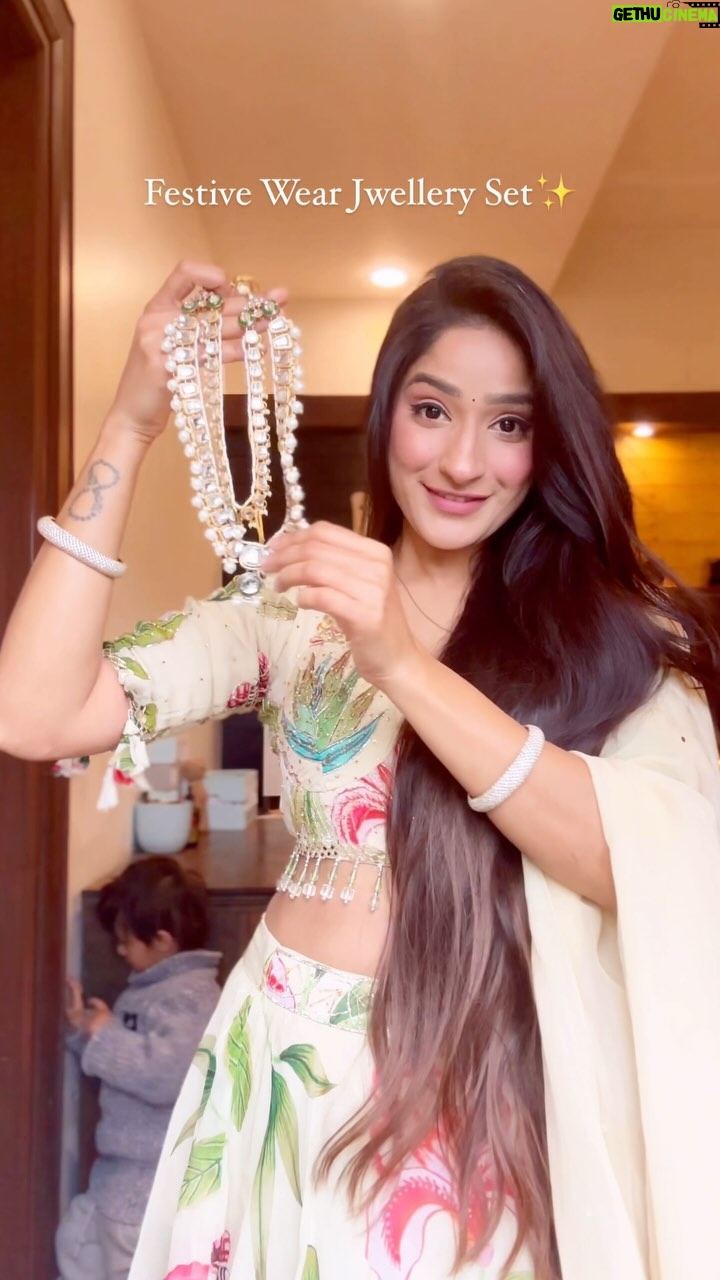 Divya Nagar Chaudhary - 2.1K Likes - Comment "Link" for the Jewellery🦋
.

.
.
.
#fashioncreator #hair #hairtutorial #hairstylist #fashion #fyp #trendingreels #indianlook #shadi #grwm 

#Getstyledwithamazon #ad #Amazonbeautyfinds
#GlobalBrandStore
 @amazonfashionin