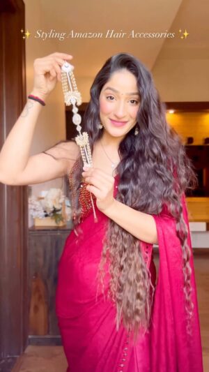 Divya Nagar Chaudhary Instagram - Comment "LINK" for the Hair Accessory 💖
.
.
.
#ad
.
.
.
.
#Getstyledwithamazon #ad #Amazonbeautyfinds
#GlobalBrandStore
@amazonfashionin