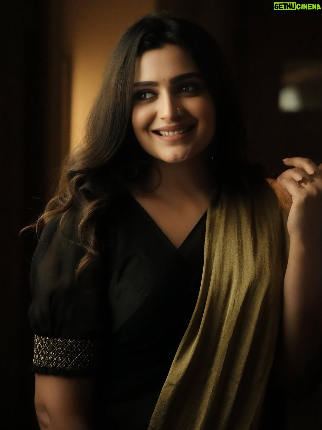Divya Pillai - 36.8K Likes - Saree stories, gold etched in time ✨

MUA @makeupby_farz 
📸 @adnan.a.abbas 

#BlackAndGoldSaree #SareeLove  #GoldAccents #ElegantSarees #BlackSareeStyle #GoldSareeLovers #SareeFashion #LuxurySarees #IndianSaree #SareeGlamour #BlackAndGoldElegance #SareeInspiration #DesiGlam #SareeDraping  #IndianFashion  #TraditionalWear #ethnicchic #SareeStyling #Fashionista #SareeLoversUnite  #GoldAndGlitter  #BlackSareeLovers