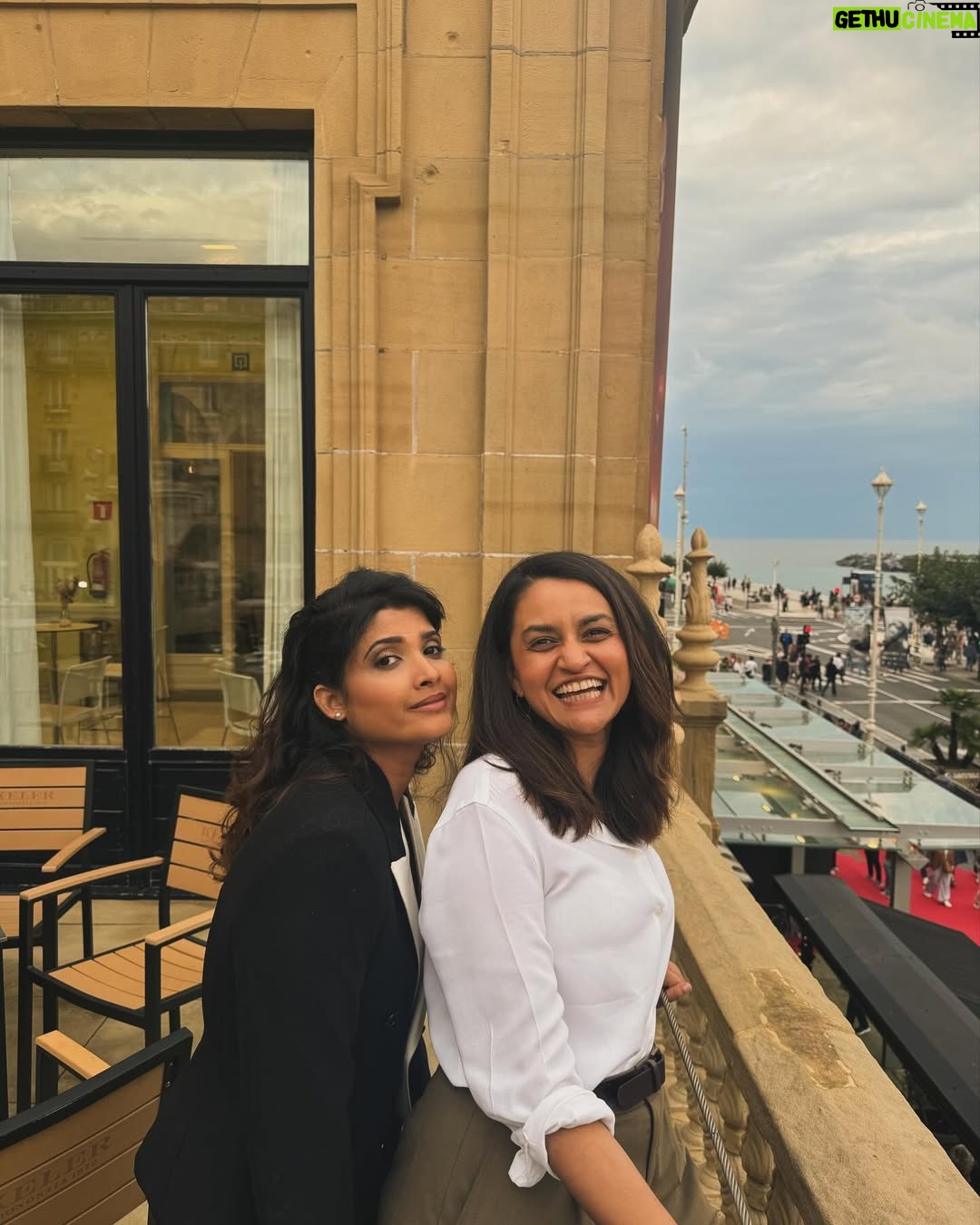 Divya Prabha - 35.1K Likes - Missing my fellow tribe 😘🥂❤️ 

Memmories from Spain . @sansebastianfes 🇪🇸

@payalkapadiafilm @riku_finally @thomas.hakim @_juliengraff