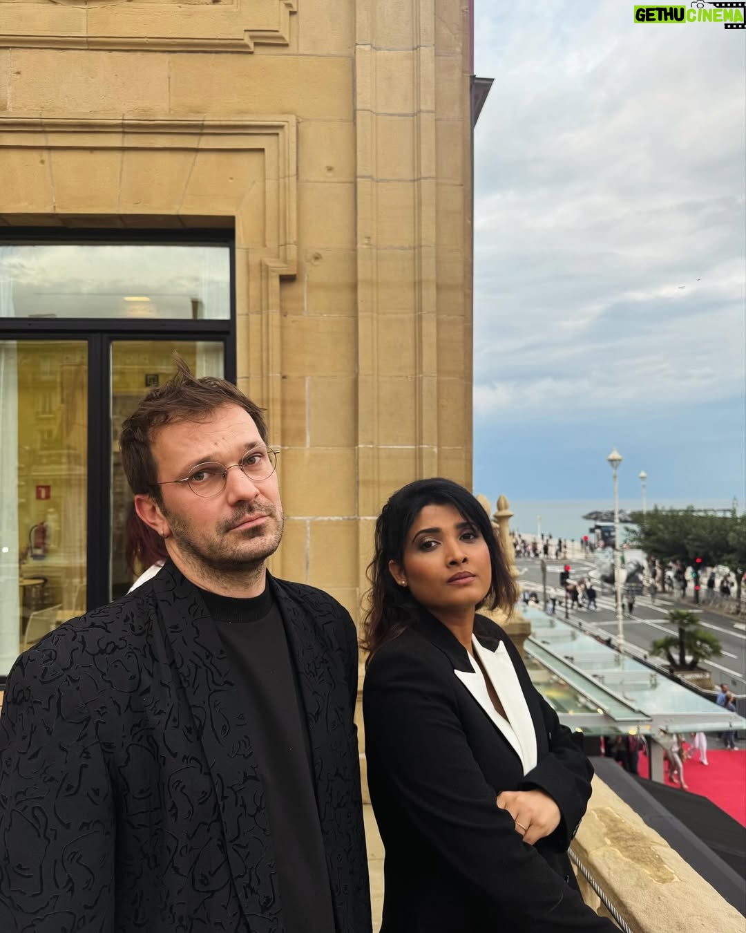 Divya Prabha - 35.1K Likes - Missing my fellow tribe 😘🥂❤️ 

Memmories from Spain . @sansebastianfes 🇪🇸

@payalkapadiafilm @riku_finally @thomas.hakim @_juliengraff