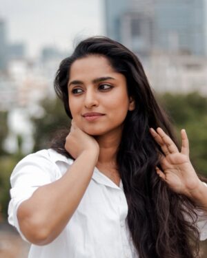 Divya Sripada Instagram - POV: You realised peace looks good on you. 💟

@kilaruness 📸