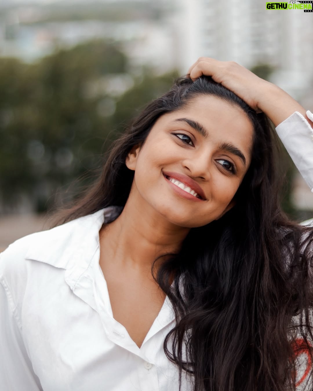 Divya Sripada - 27.5K Likes - POV: You realised peace looks good on you. 💟

@kilaruness 📸