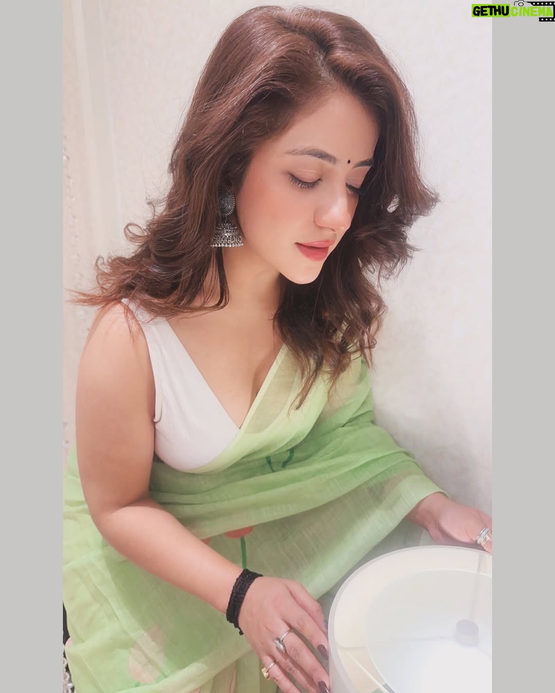 Dolly Chawla - 5K Likes - 🍀