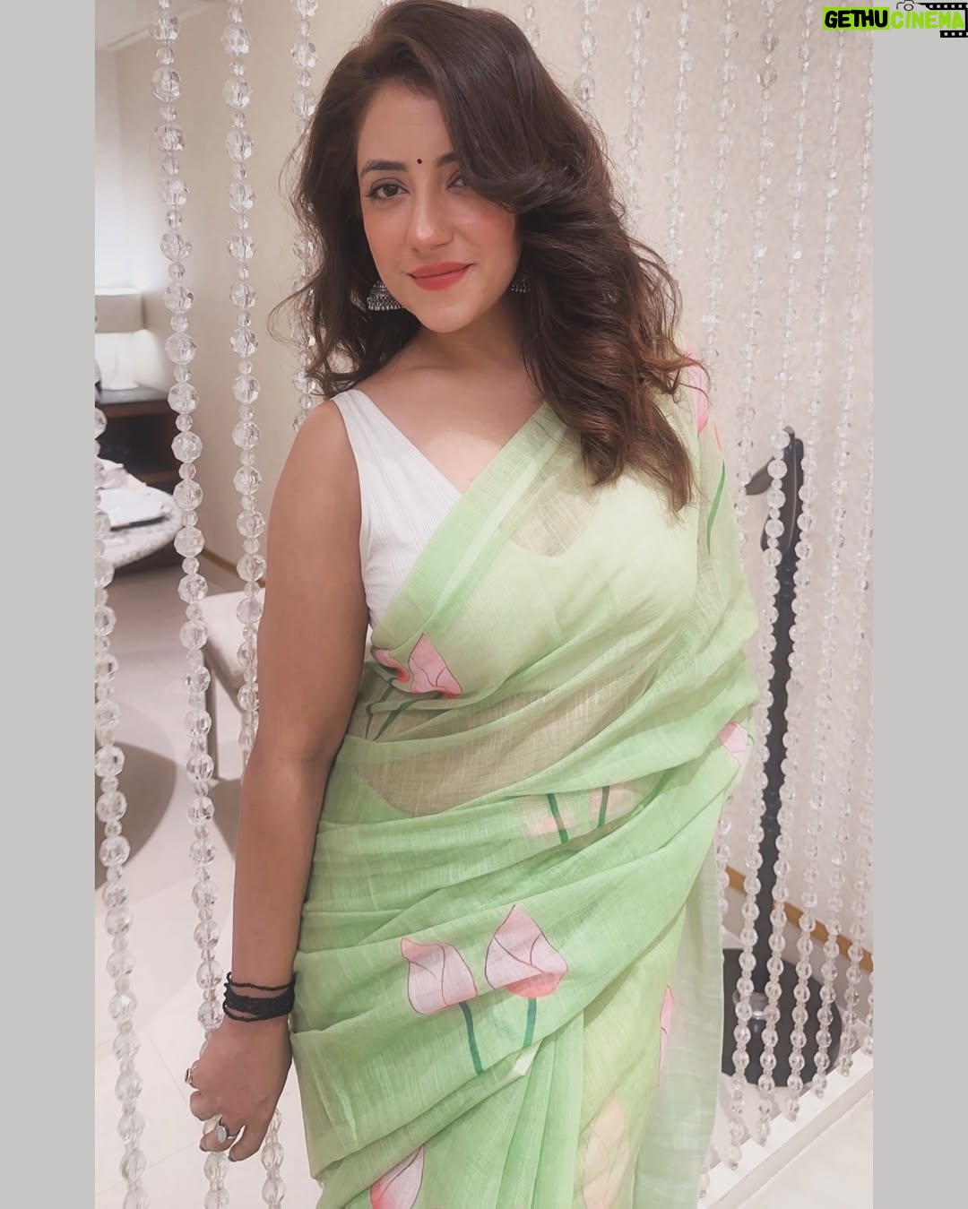 Dolly Chawla - 5K Likes - 🍀