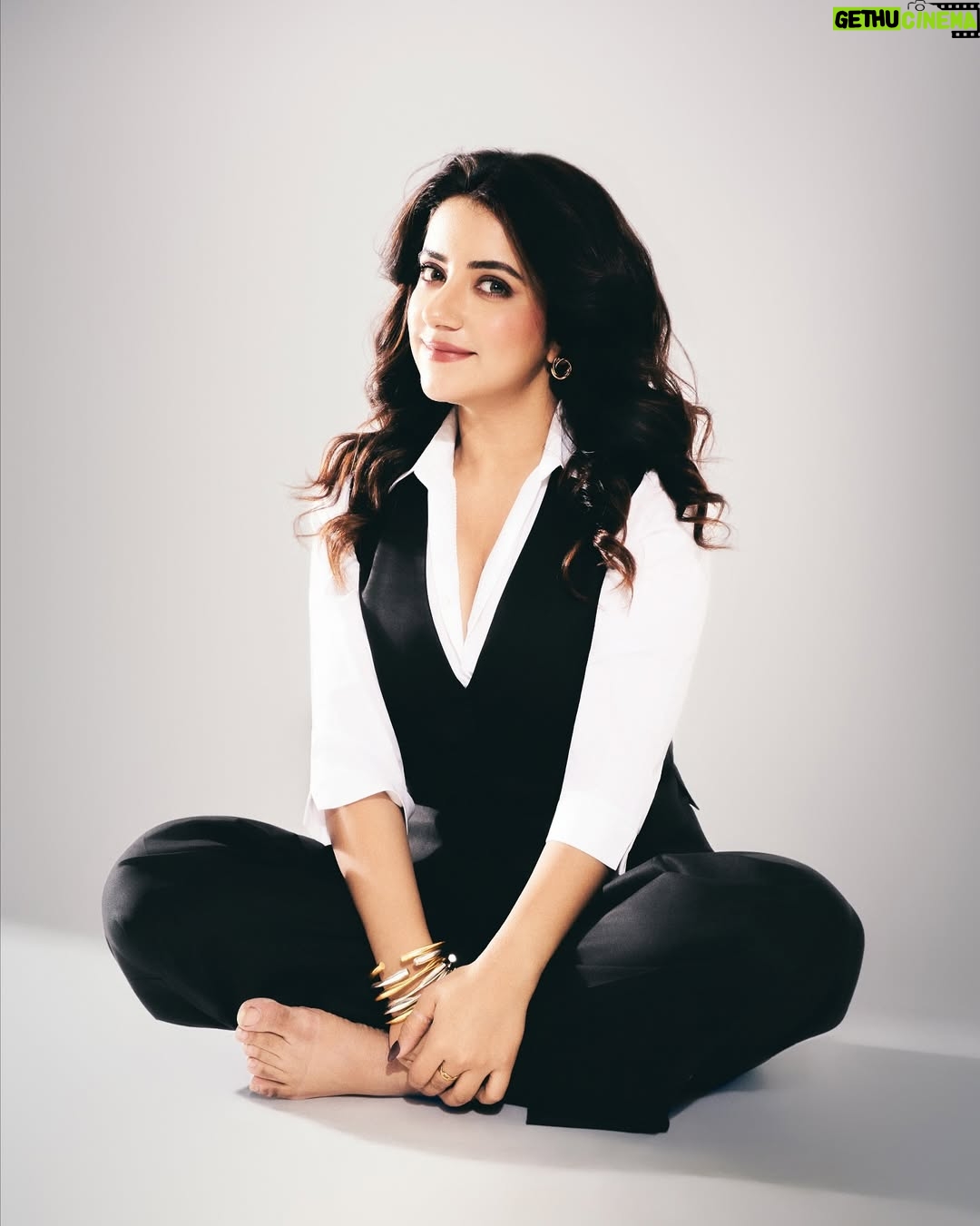 Dolly Chawla - 5K Likes - Kya baat hai … 

#vibe #trend #love #meera #tummsetummtak #punjabi #❤︎