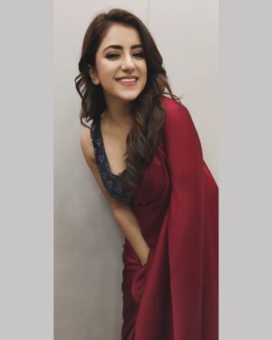 Dolly Chawla Instagram - ये रेशमी ज़ुल्फे,ये शरबती आँखें ,
इन्हें देखकर जी रहे है सभी ……

#picoftheday  #meera #tummsetummtak #tumsetumtak #zeetv #vibe #song #sarilove #trend #dollychawla #love
