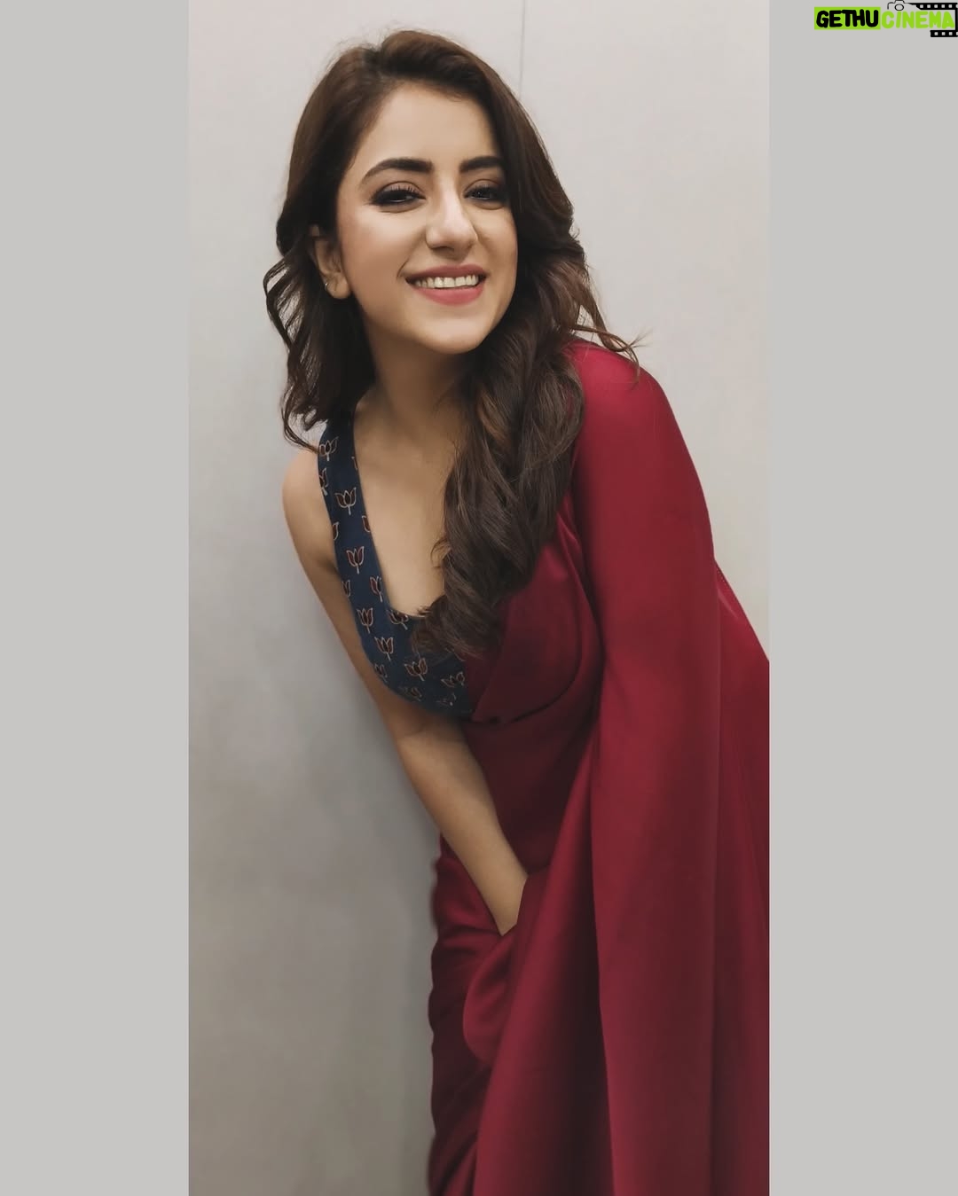 Dolly Chawla - 7K Likes - ये रेशमी ज़ुल्फे,ये शरबती आँखें ,
इन्हें देखकर जी रहे है सभी ……

#picoftheday  #meera #tummsetummtak #tumsetumtak #zeetv #vibe #song #sarilove #trend #dollychawla #love