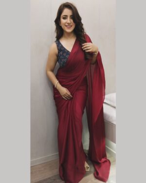 Dolly Chawla Instagram - ये रेशमी ज़ुल्फे,ये शरबती आँखें ,
इन्हें देखकर जी रहे है सभी ……

#picoftheday  #meera #tummsetummtak #tumsetumtak #zeetv #vibe #song #sarilove #trend #dollychawla #love