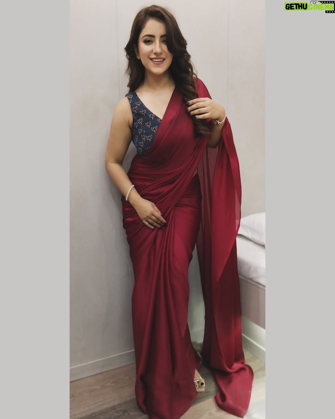 Dolly Chawla - 7K Likes - ये रेशमी ज़ुल्फे,ये शरबती आँखें ,
इन्हें देखकर जी रहे है सभी ……

#picoftheday  #meera #tummsetummtak #tumsetumtak #zeetv #vibe #song #sarilove #trend #dollychawla #love