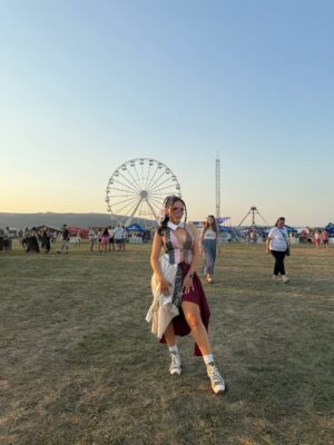 Dominika Mirgová Instagram - Piatkový @lovestreamfestival ♥️ 

Styling/vizáž/vlasy @jessica.malba 🔥