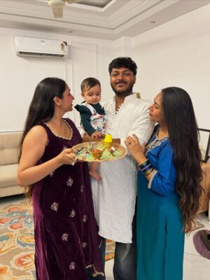 Dr Aishwarya Instagram - Rakhi special 🌸🫶🏻
.
.
.
.
#rakhi #rakhispecial #sisters #sisterhood