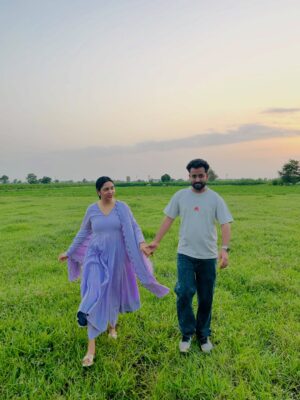 Dr Aishwarya Instagram - Hair is growing, weight is increasing, skin is glowing...💁🏻♀️
Someone son’s treating me really good.😎😌
.
.
.
.
#love #couple #couplegoals❤️