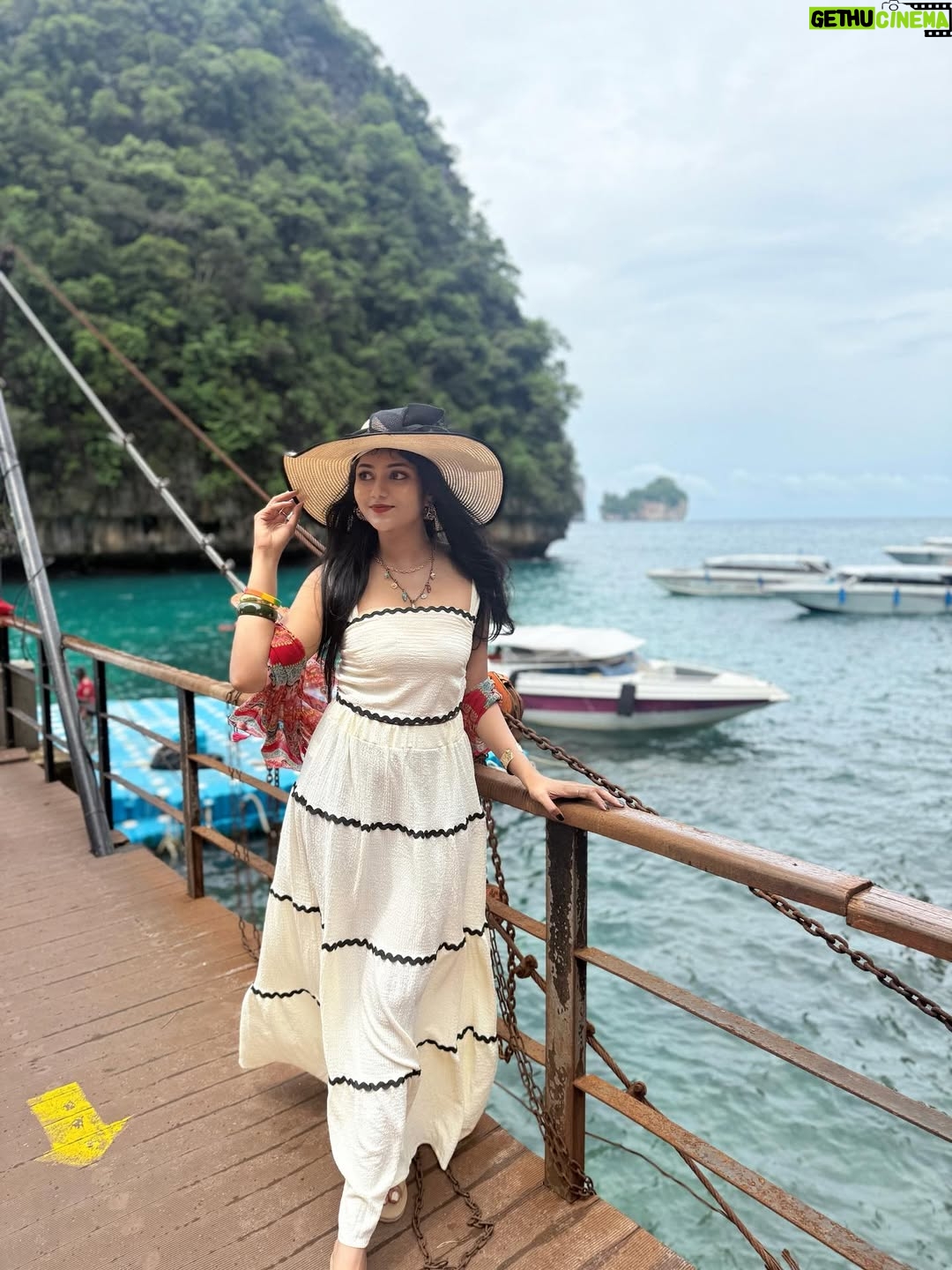 Drishya Raghunath - 41.2K Likes - 🐚🥥🪷🌊🐠

Travel agent: @clubtravalet.official 

#thailand #outfit #beachoutfit #drishya #drishyaraghunath