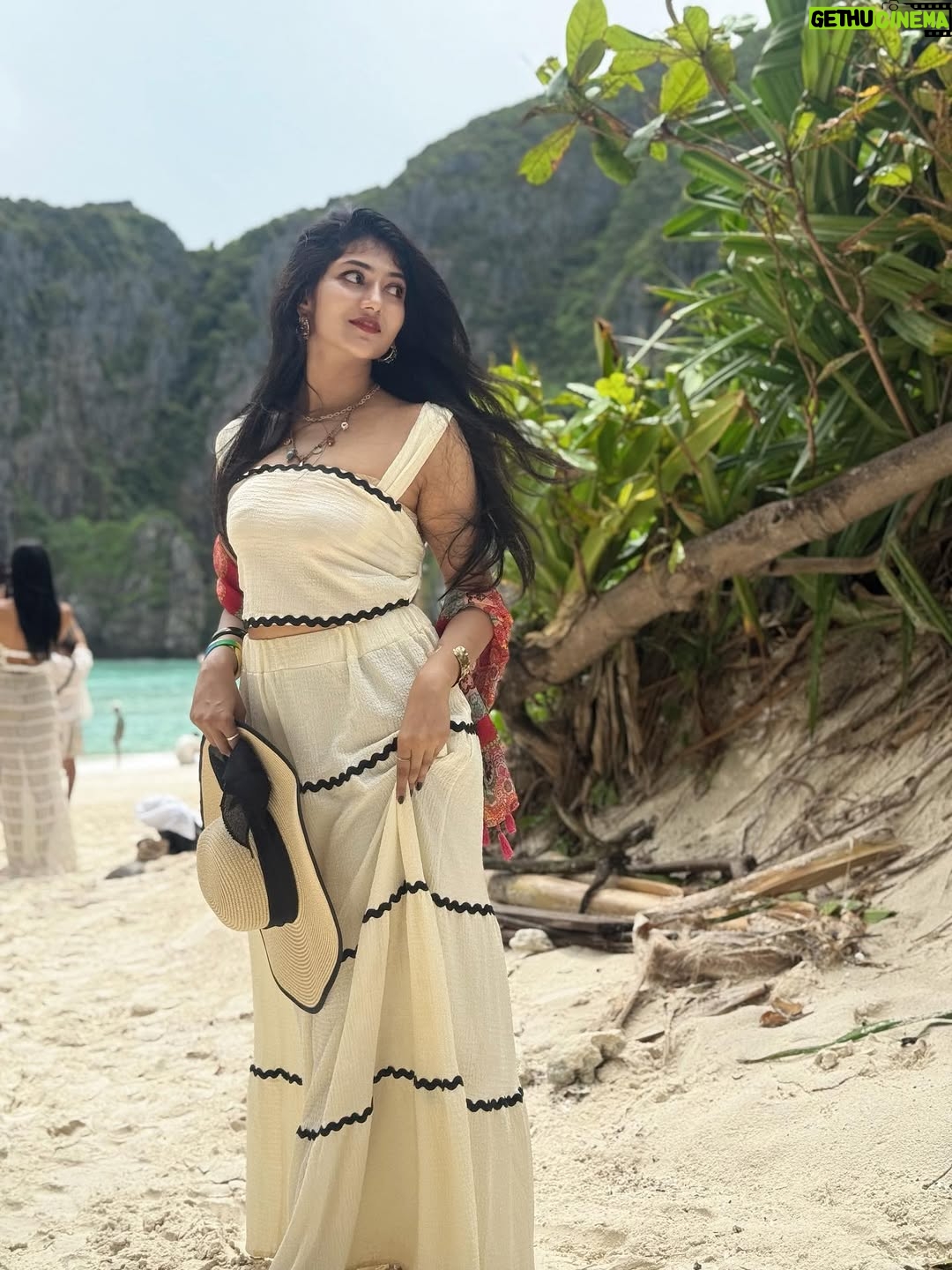 Drishya Raghunath - 41.2K Likes - 🐚🥥🪷🌊🐠

Travel agent: @clubtravalet.official 

#thailand #outfit #beachoutfit #drishya #drishyaraghunath