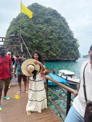 Drishya Raghunath Instagram - 🐚🥥🪷🌊🐠

Travel agent: @clubtravalet.official 

#thailand #outfit #beachoutfit #drishya #drishyaraghunath